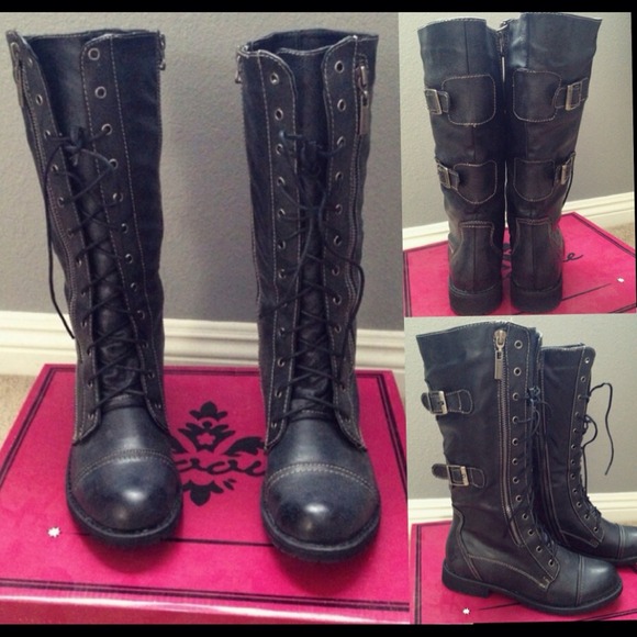 ❌SOLD❌ Groove Sedona Mid-calf black combat boots - Picture 2 of 3