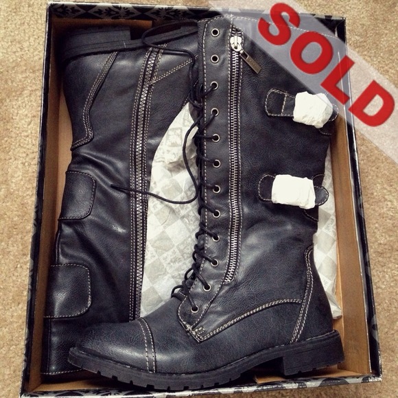 Groove Boots - ❌SOLD❌ Groove Sedona Mid-calf black combat boots