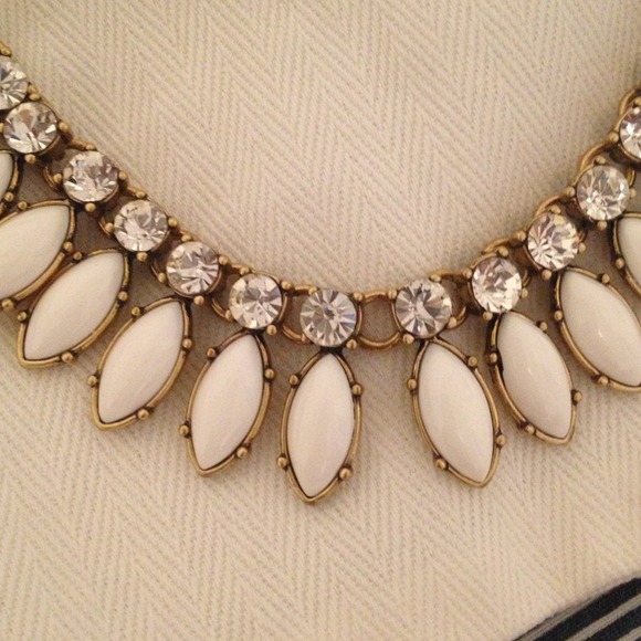 ❌❌SOLD❌❌J. Crew NWT white necklace crystals - Picture 2 of 3