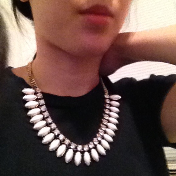 ❌❌SOLD❌❌J. Crew NWT white necklace crystals - Picture 3 of 3