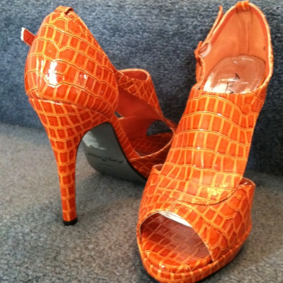 🚫on hold🚫 orange croc embossed heels
