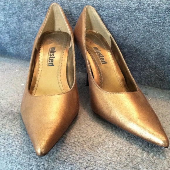 💰Sale💰Bronze Unlisted pumps by Kenneth Cole
