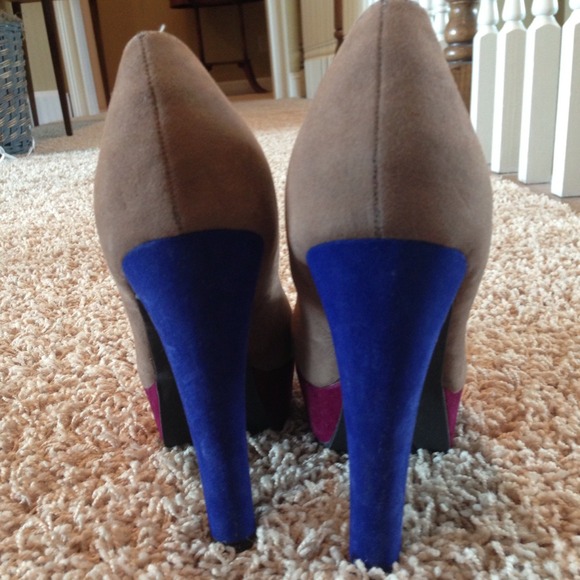 N.Y.L.A. color block suede pumps - Picture 2 of 4