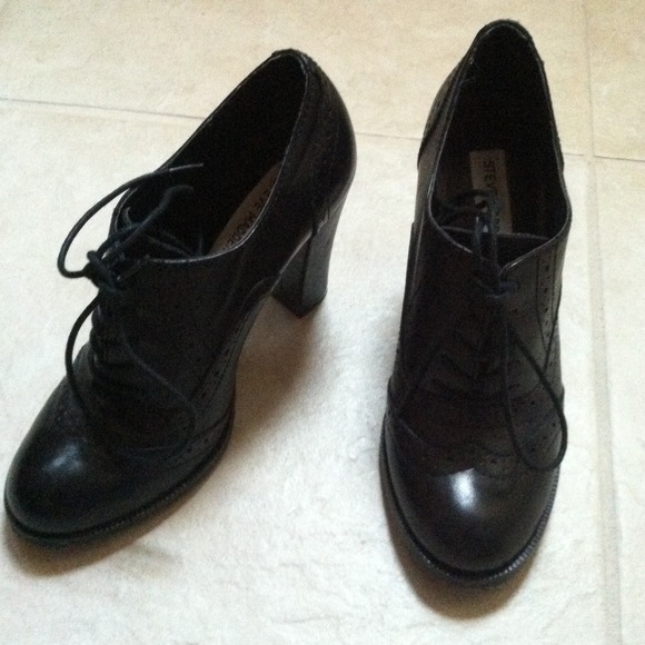 Black heeled oxfords