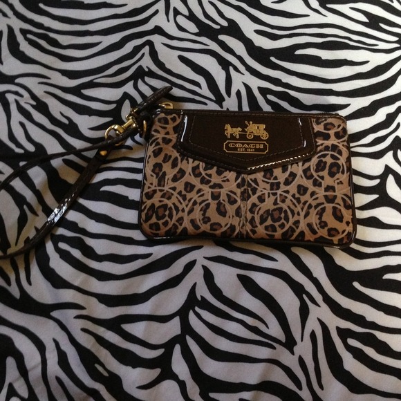 🚫Sold🚫Coach wristlet