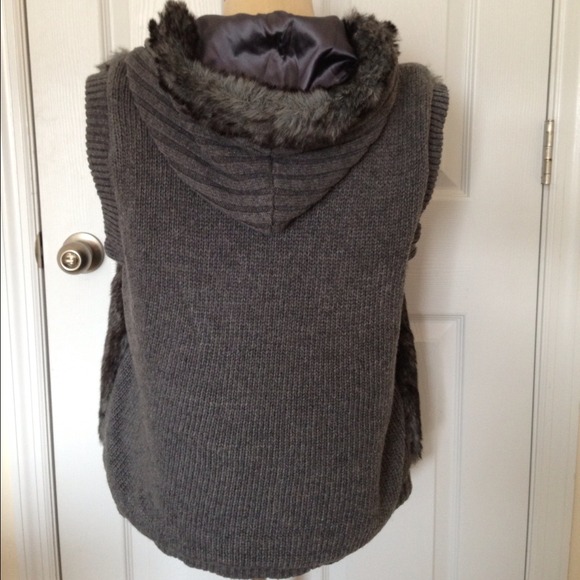***SOLD*****Faux fur sweater vest - Picture 2 of 3