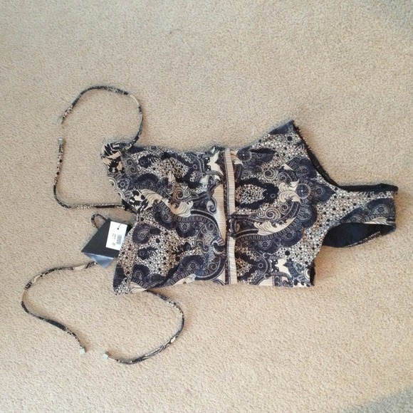 ❌SOLD LOCALLY❌ Zimmermann Lace Print One-Piece - Picture 4 of 4