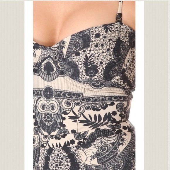 ❌SOLD LOCALLY❌ Zimmermann Lace Print One-Piece - Picture 2 of 4