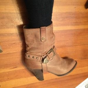 Western style ankle boot. Real leather!