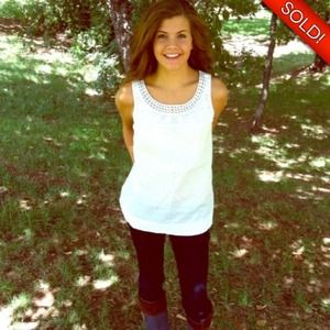 🚫SOLD!🚫White Lightweight Top w/Knit Design