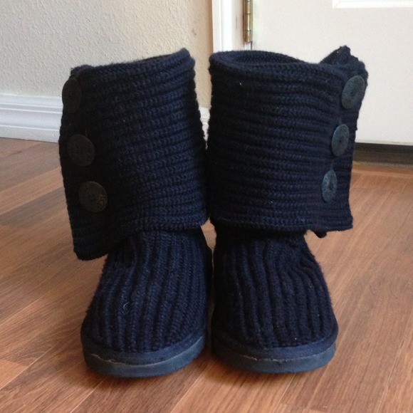 ❌Bundled❌ UGG || Tall Knit Button Boot- Black - Picture 4 of 4