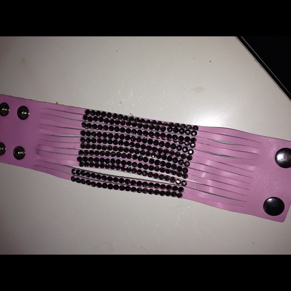 Glittery pink chocker bracelet - Picture 2 of 3