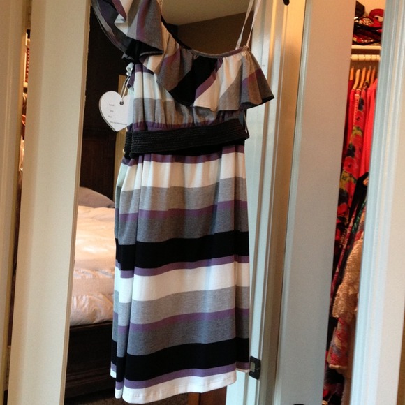 ♦️BUNDLED/SOLD♦️Asymmetric Striped Ruffle Dress! - Picture 3 of 4