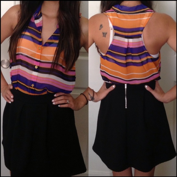 🎁BUNDLED🎁SOLD🚫Striped tank🚫