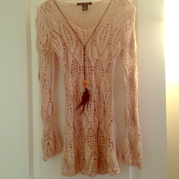 Knitted tunic with neck detail
