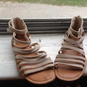 2011 gap sandals