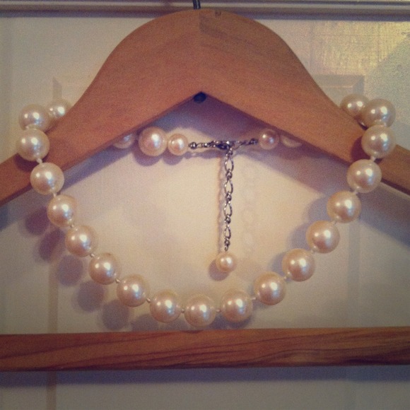 Chunky Faux Pearl Choker