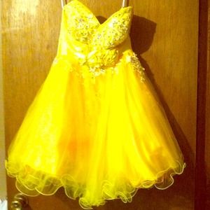 homecoming/prom dress, warn only once for 3 hours