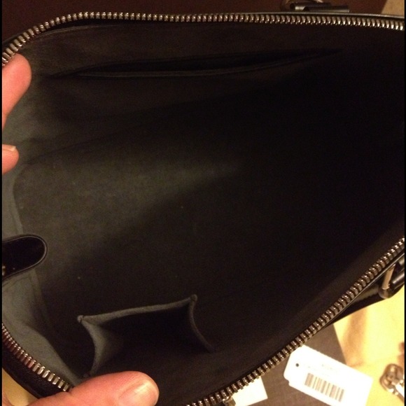 ⛔SOLD⛔💯 Authentic Louis Vuitton EPI Alma PM - Picture 4 of 4