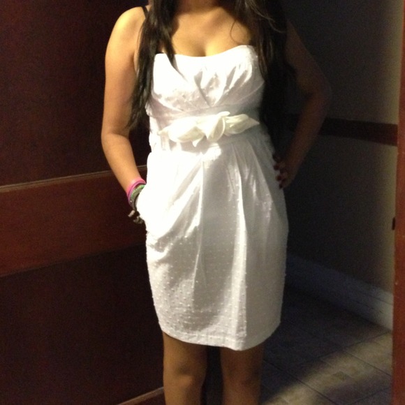 Crisp White Strapless Dress 🎀 - Picture 3 of 3