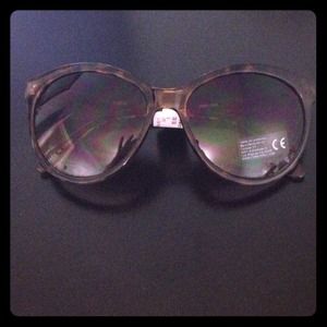 NWT. Tortoise Shell Sunglasses