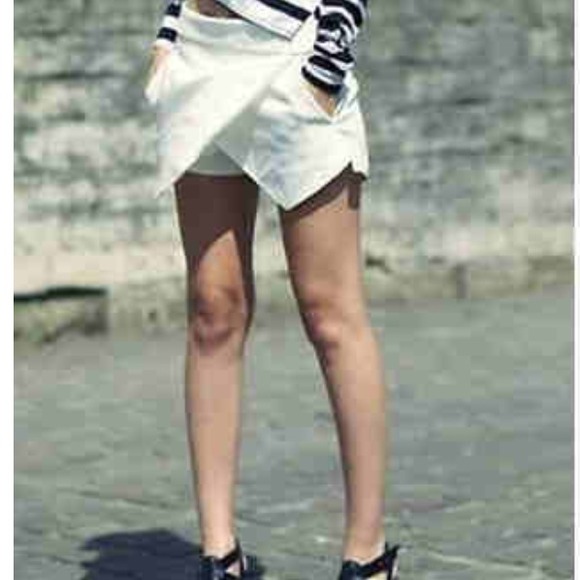 🎉Host Pick!🎉 Tiered Shorts! Brand new never worn - Picture 2 of 4