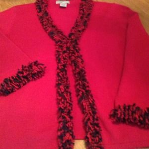 Sweater with black and red fringe