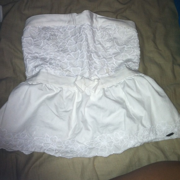 HOLLISTER white halter top.