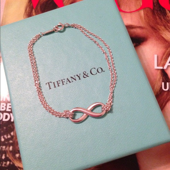 🌺HOLDSuper cute Sterling Silver Tiffany bracelet!