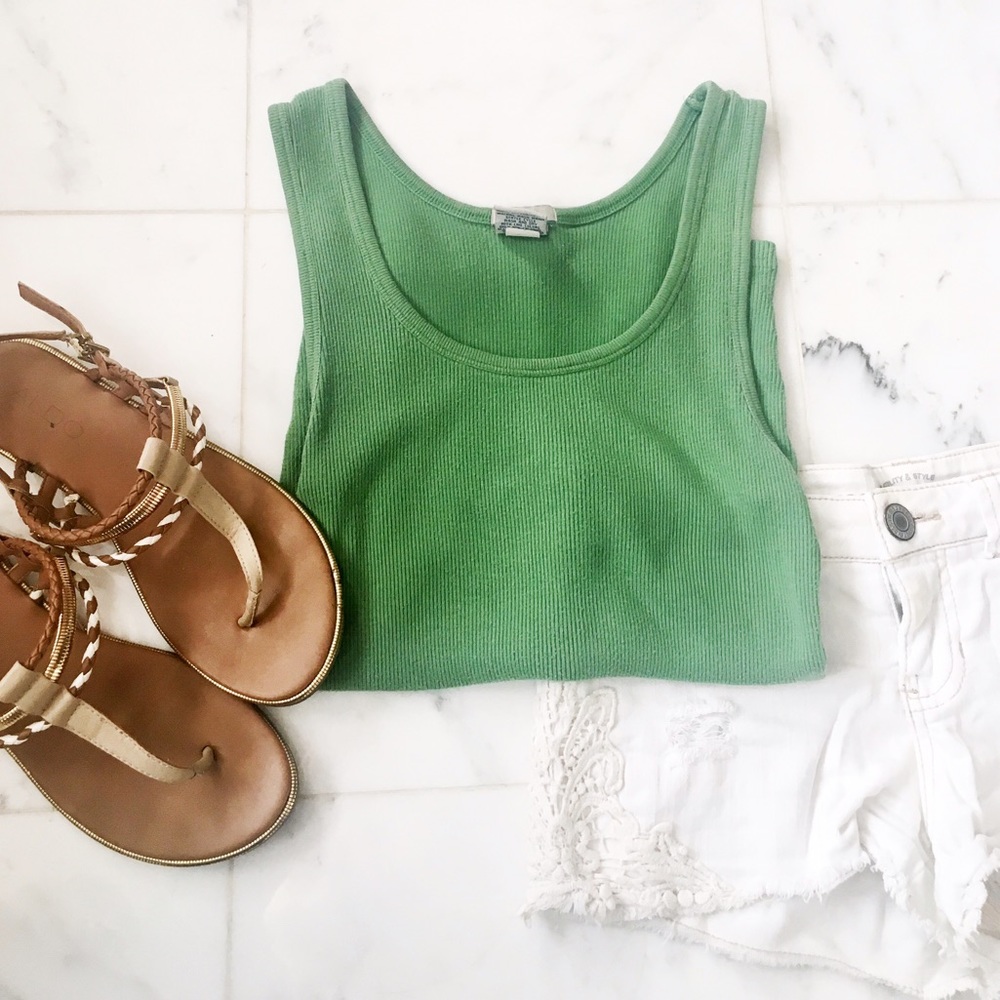 basic green tank top - Picture 1 of 3