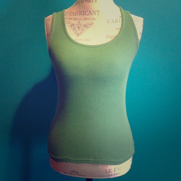 basic green tank top - Picture 2 of 3