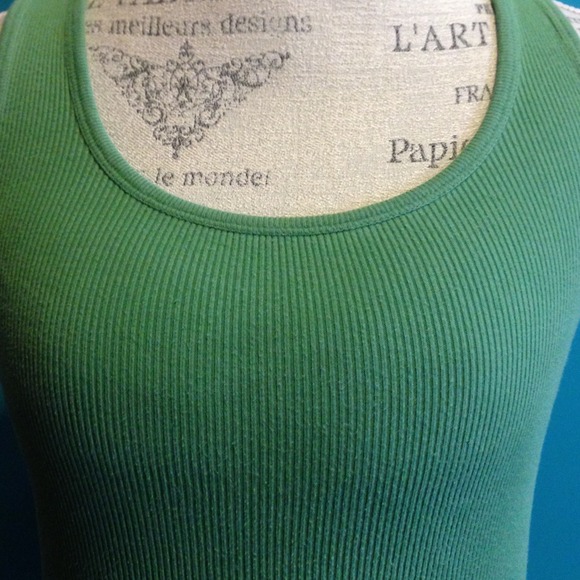 basic green tank top - Picture 3 of 3
