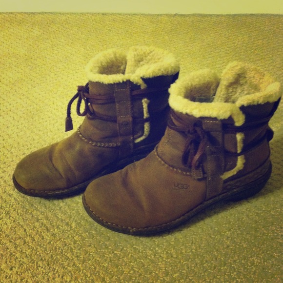 UGG lace-up boots. Size 8!! Great condition:)