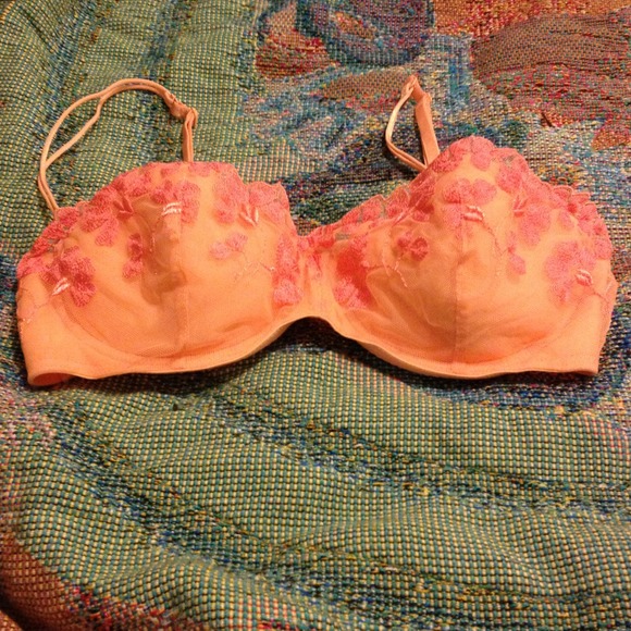Demi bra
