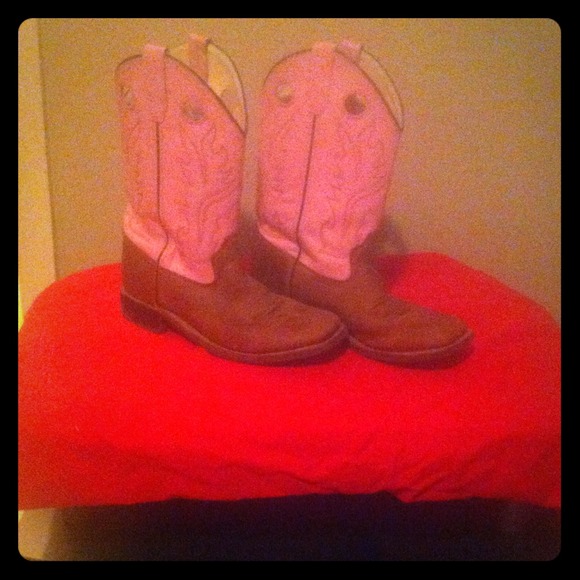 Women's cowgirl boots