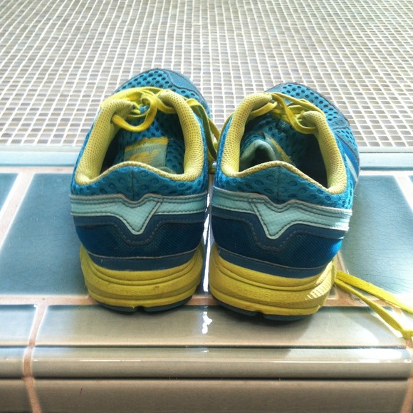 🚫Sold🚫 New balance tennis shoes - Picture 3 of 4