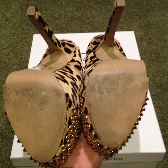 Leopard Stud Pumps - Picture 3 of 4