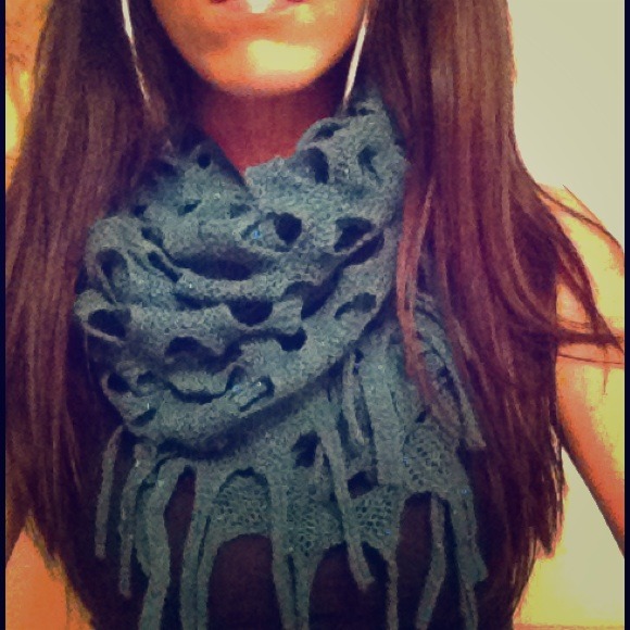 🚫SOLD IN BUNDLE🚫Dark Green Knit Infinity Scarf