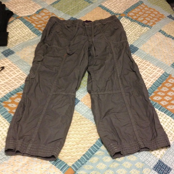 Grey capris