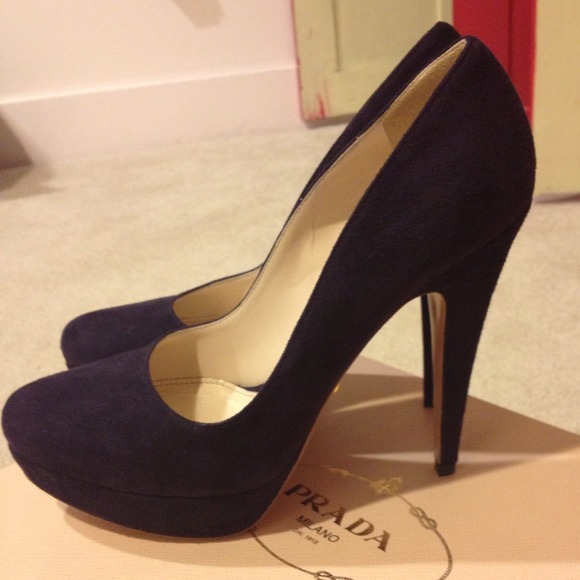NWT Prada suede platform pumps, size 39