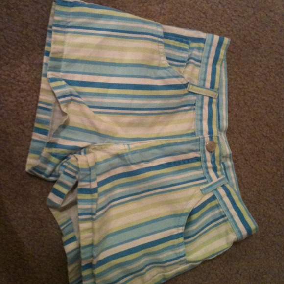 Shorts - Picture 2 of 4