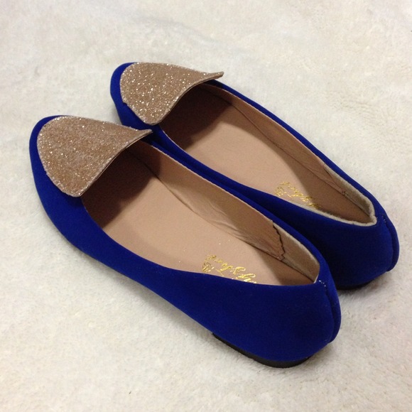 🎉Host Pick🎉9/20 Gold Glitter Velvet Flats - Picture 2 of 5