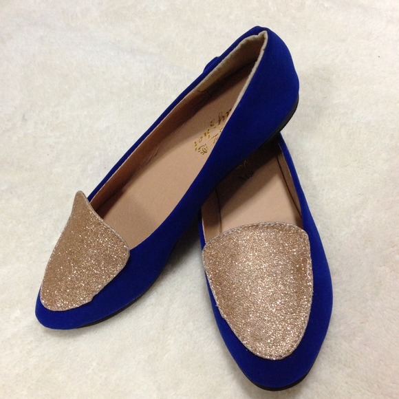 🎉Host Pick🎉9/20 Gold Glitter Velvet Flats - Picture 5 of 5
