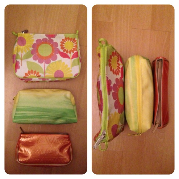 🚫Sold🚫3 Cliniques makeup bags! NWOT! Adorable! - Picture 2 of 4