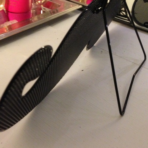 Cute Mustache Earring Holder ❤ - Picture 3 of 3