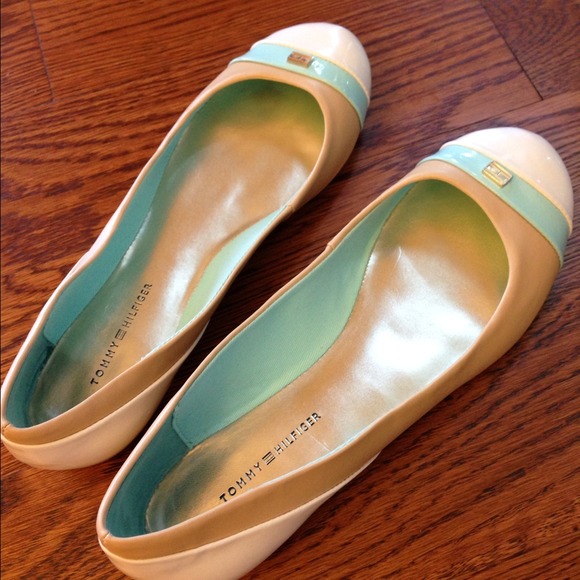 SOLD! Tommy Hilfiger flats