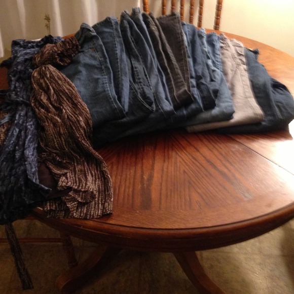 9 pairs of jeans & 2 dresses for calobie