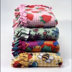 Does anyone make no sew blankets???