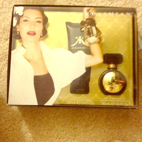 Kim Kardashian Gold lotion and perfume