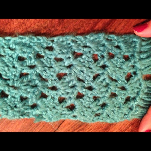 Soft Blue Scarf Shell Pattern - Picture 2 of 2